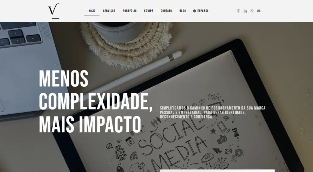 Foto de tela da página inicial do site da VILA Branding.